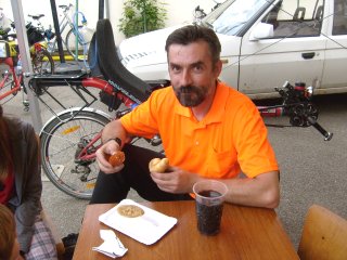 Zde�ku, jez hezky pomalu, a� ti nezasko�� rohl�k. :-)